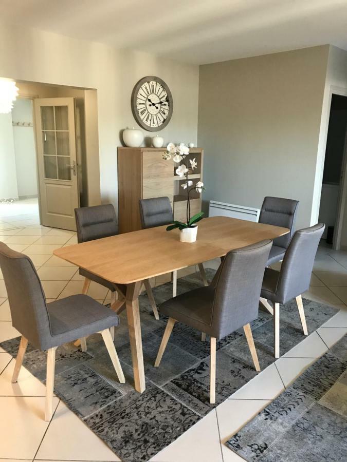 De 100m² Bien Situe Apartment *